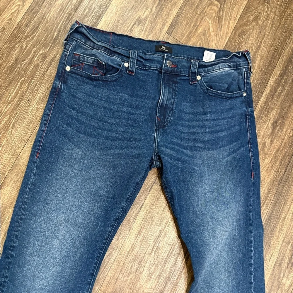 True Religion Ricky Relaxed Straight Jeans Size 40x32 Dark Wash Red Stitch